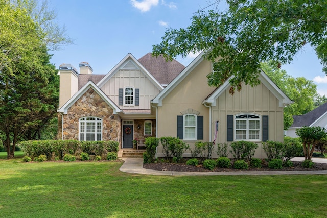 view of front of home featuring a front lawn