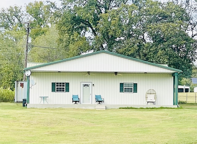 view of outdoor structure with a yard