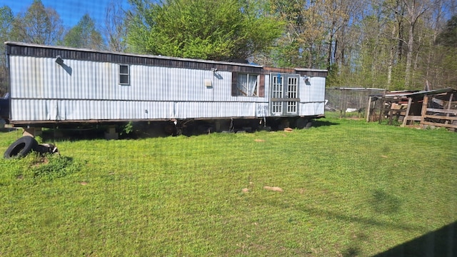 view of front of house with an outbuilding and a front lawn