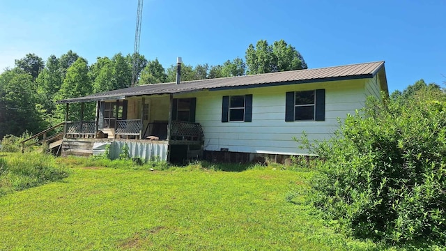 ranch-style home with a front lawn