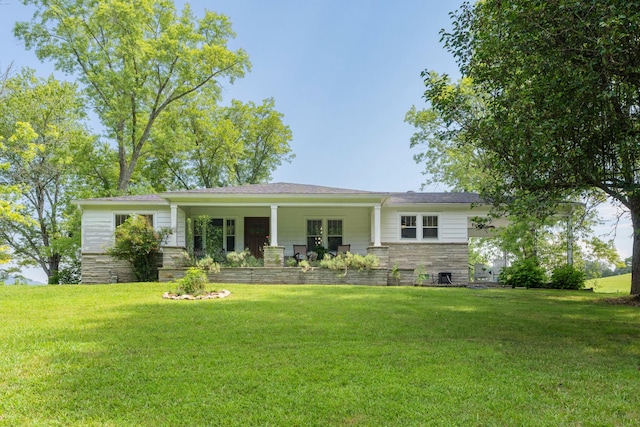 view of front facade featuring covered porch and a front lawn