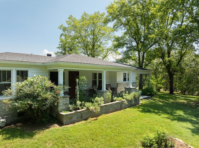 view of front of home featuring a front yard