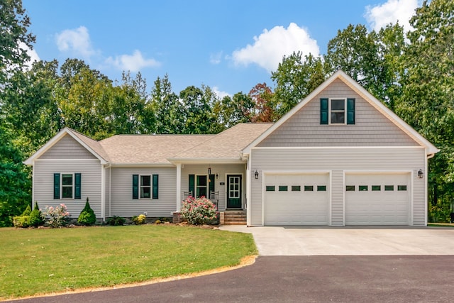 view of front of home featuring a front lawn