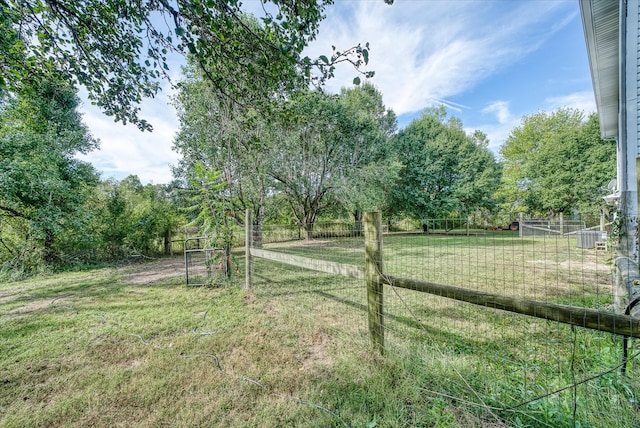 view of yard featuring a rural view