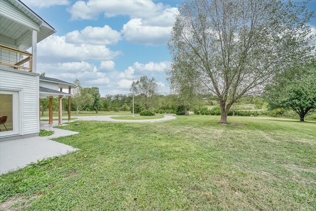 view of yard with a patio area