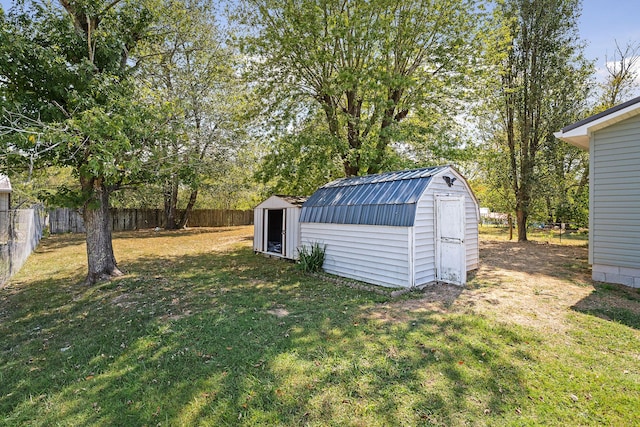 view of yard with a shed