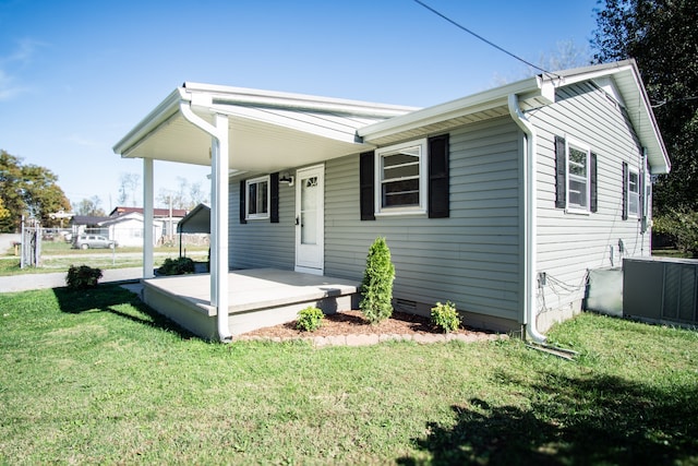 view of front of house featuring a front yard and a porch