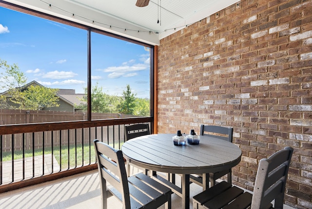 sunroom with ceiling fan