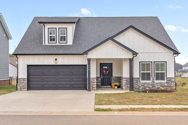 view of front facade featuring a front lawn and a garage