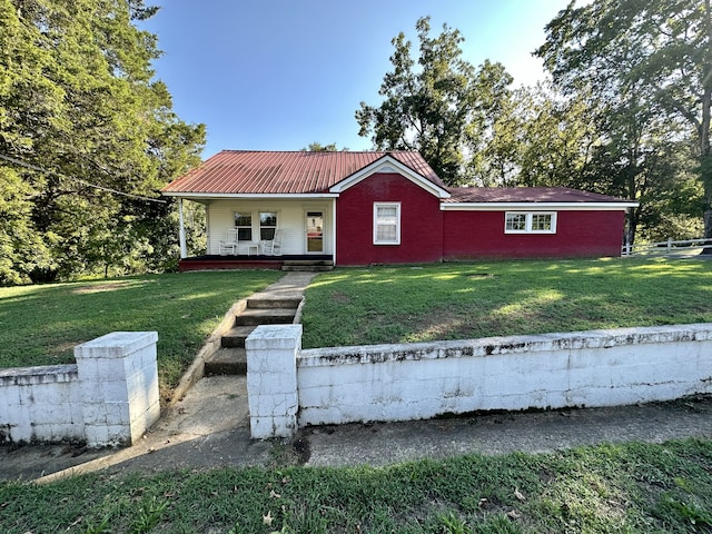 ranch-style home featuring a porch and a front yard