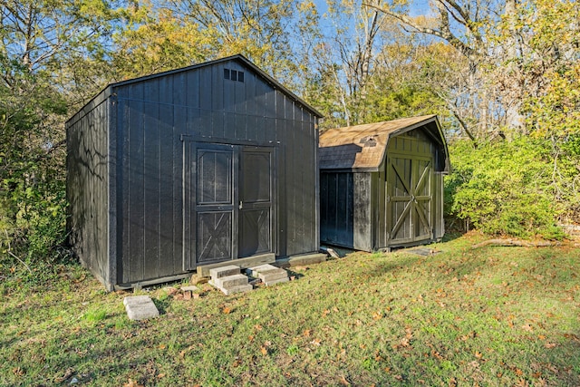 view of outbuilding with a yard