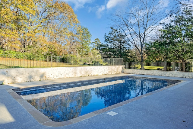 view of swimming pool