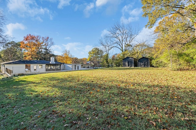 view of yard with a storage shed