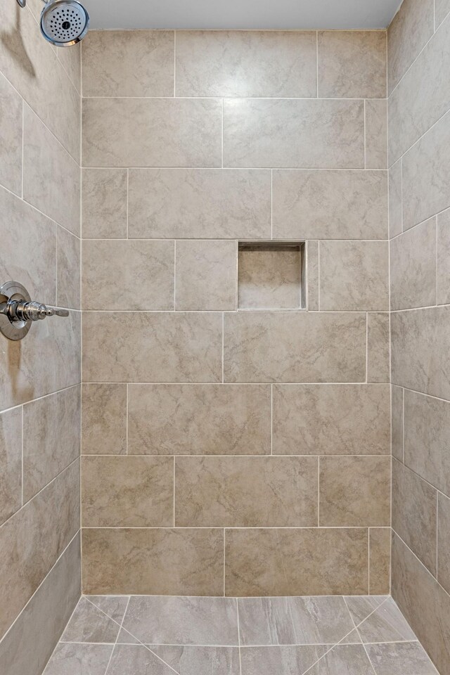 bathroom featuring tiled shower