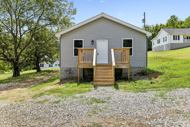 view of front of house featuring a front yard