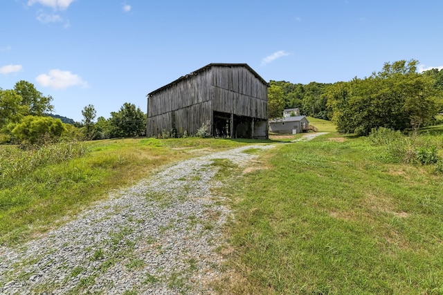 view of outdoor structure with a yard