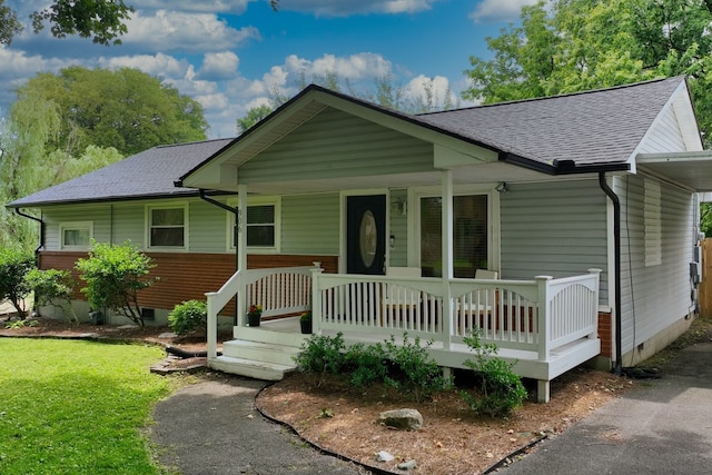 view of front facade with a front yard and covered porch