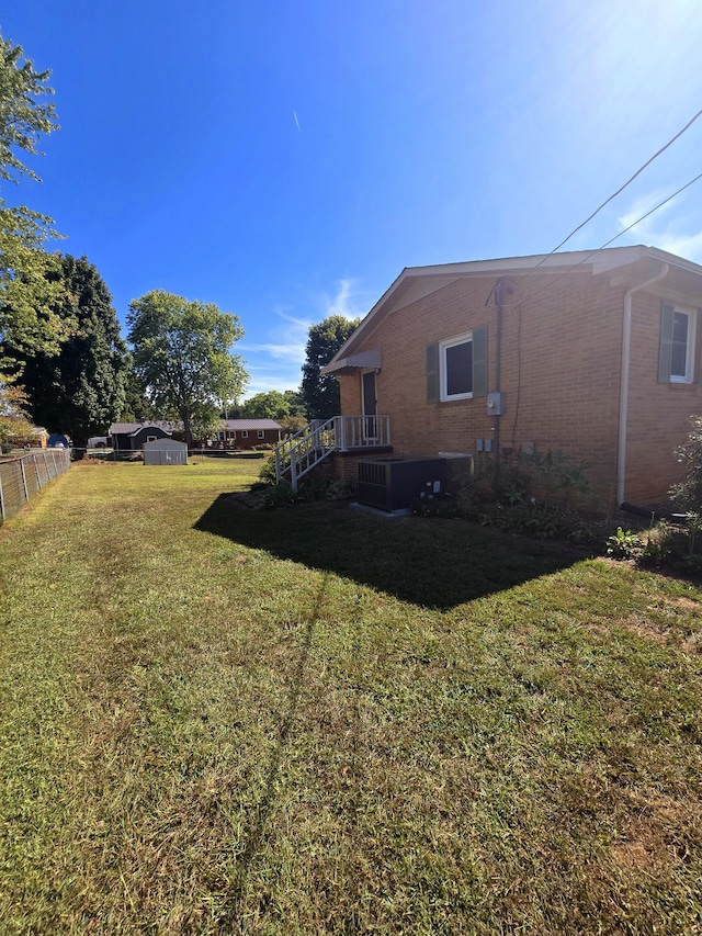 view of yard with a storage shed