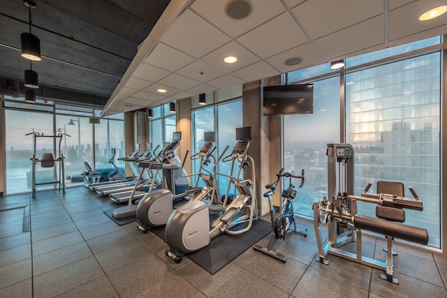 exercise room featuring expansive windows