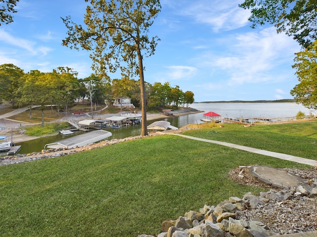 view of yard featuring a water view