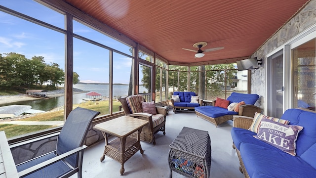 sunroom featuring ceiling fan