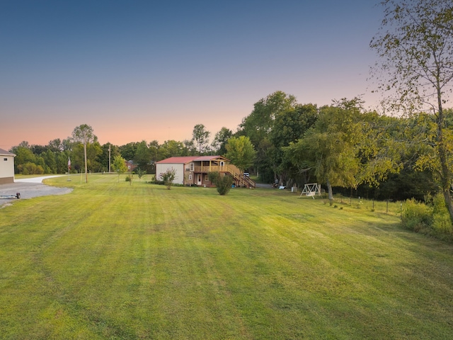 view of yard at dusk