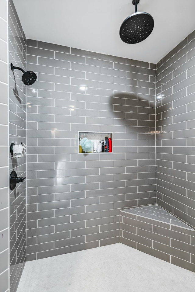 bathroom featuring a tile shower