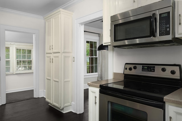 kitchen with stainless steel appliances, ornamental molding, and dark hardwood / wood-style floors