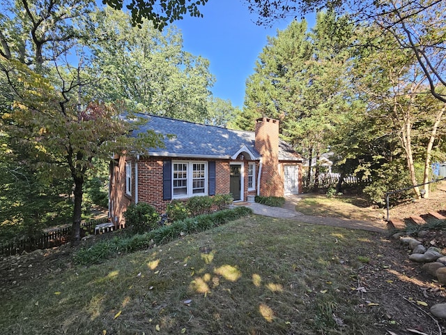 view of front facade with a front yard