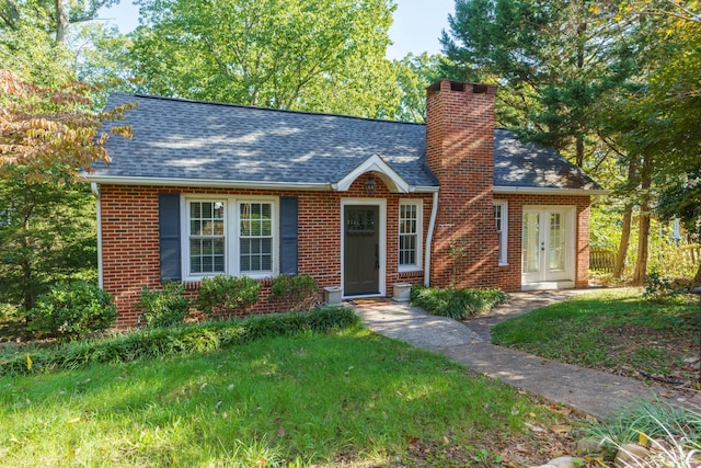 view of front of property featuring a front yard