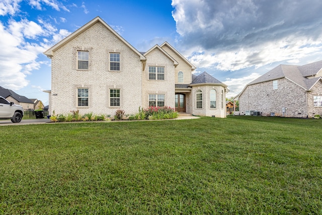 view of front facade with a front yard