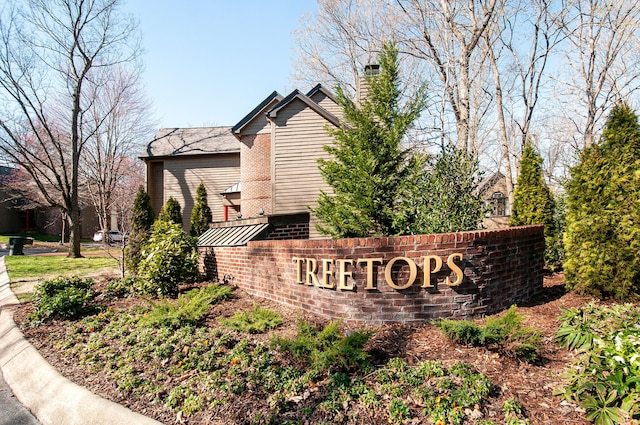 view of community / neighborhood sign