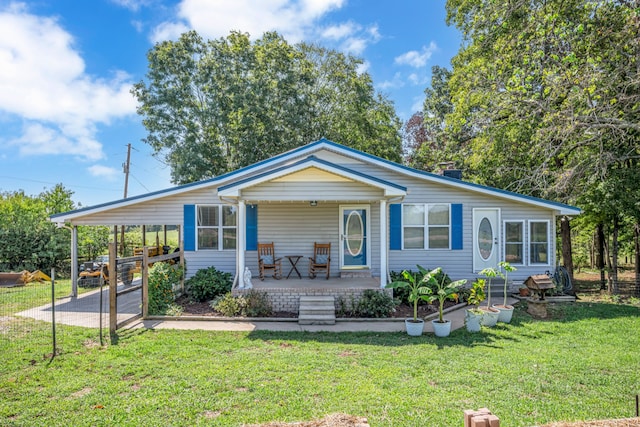 view of front facade with a front yard