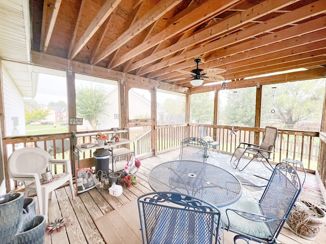 sunroom with ceiling fan