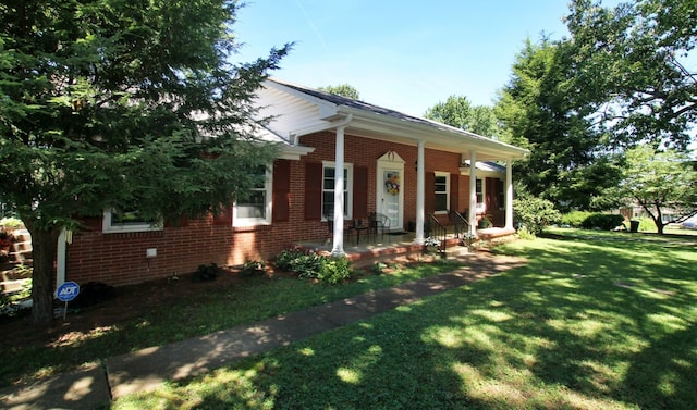 view of front facade featuring a front lawn and covered porch