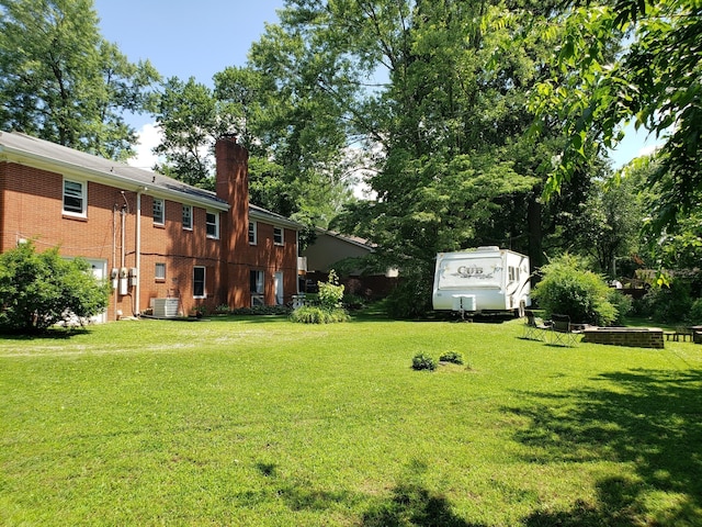 view of yard featuring cooling unit