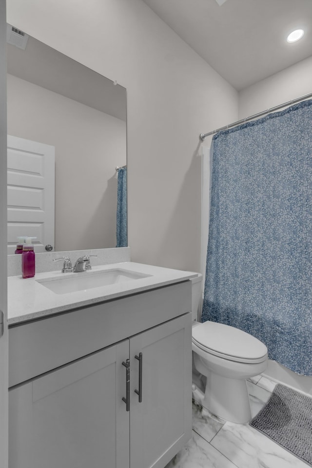 full bathroom with shower / bath combination with curtain, vanity, and toilet