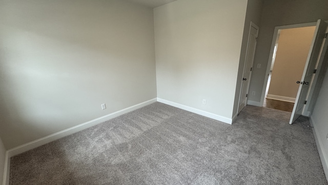 unfurnished bedroom featuring carpet floors