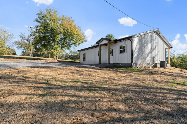 view of yard with central AC unit