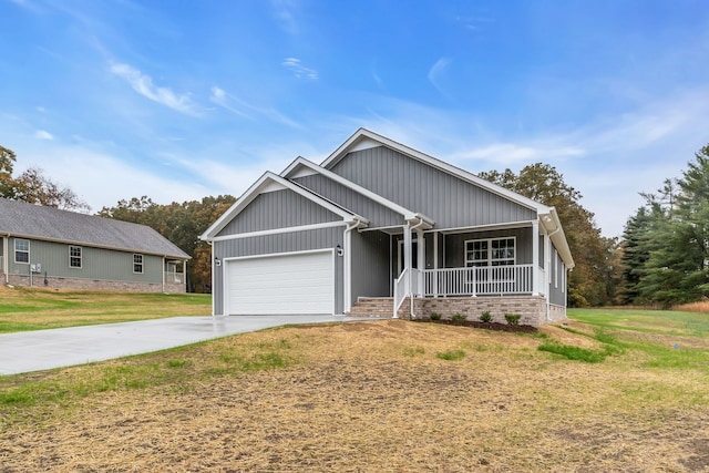 craftsman-style house featuring a porch, a front lawn, and a garage