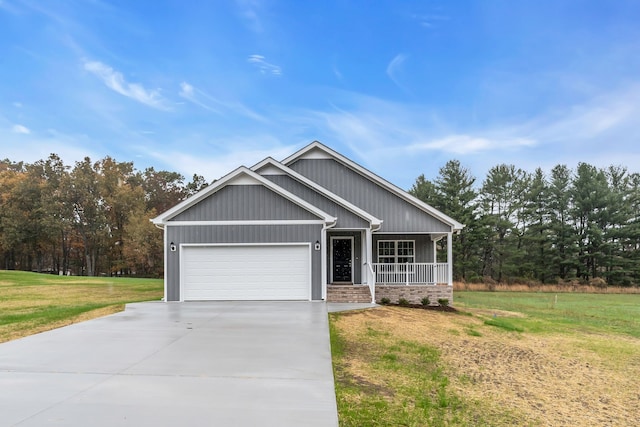 craftsman inspired home featuring a garage, a porch, and a front yard