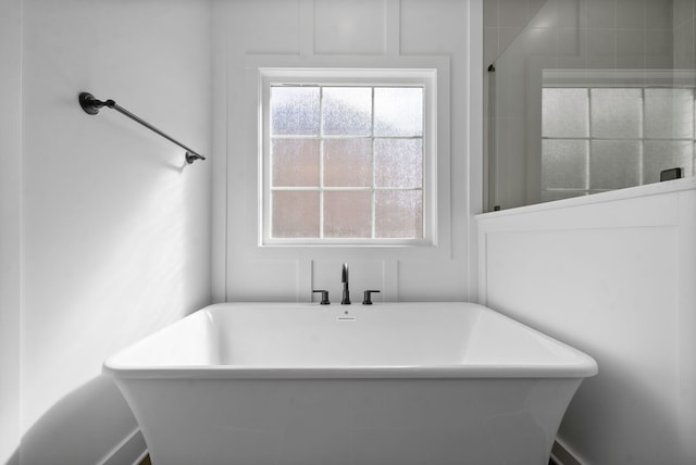 bathroom featuring a bathtub