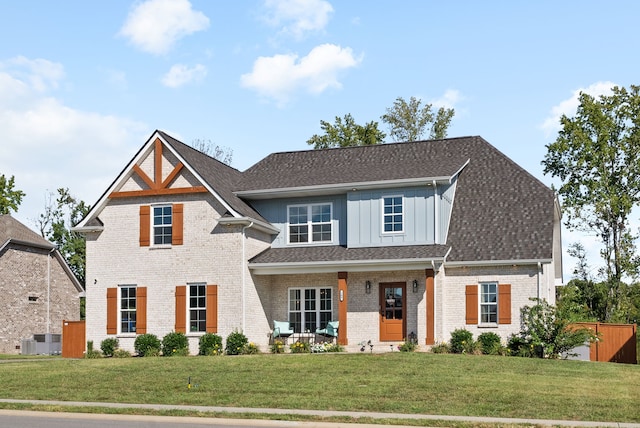 view of front of property with a front yard