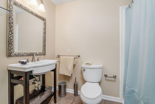 bathroom featuring tile patterned flooring, a shower with curtain, baseboards, and toilet