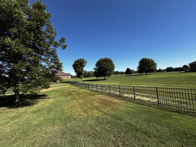 view of yard featuring a rural view