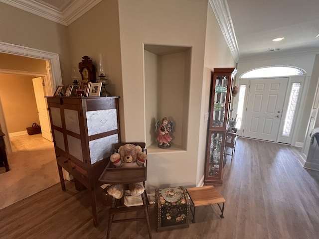 living area featuring hardwood / wood-style flooring and crown molding