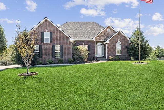 view of front of home featuring a front yard