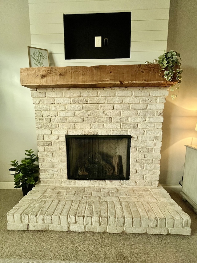 details featuring carpet flooring and a fireplace