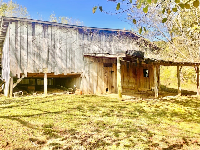 view of outbuilding featuring a yard