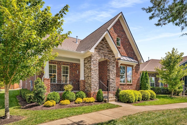 view of front of property with a front yard